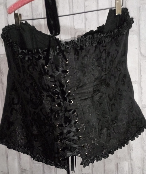 Elegant, black strapless jaquard satin corset with ruffled trim - Picture 7 of 14